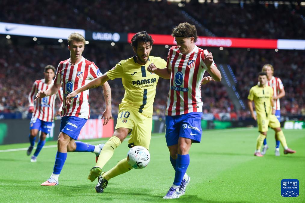 足球, 新华社发, 赛中拼抢 足球, 新华社发, 赛中拼抢